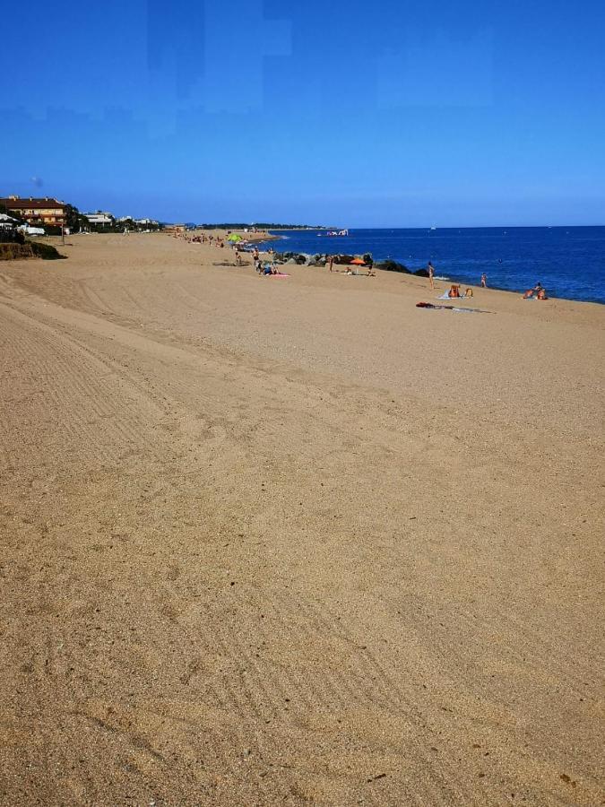 Apartamento Playa Santa Sussana Barcelona Санта-Сусанна Экстерьер фото